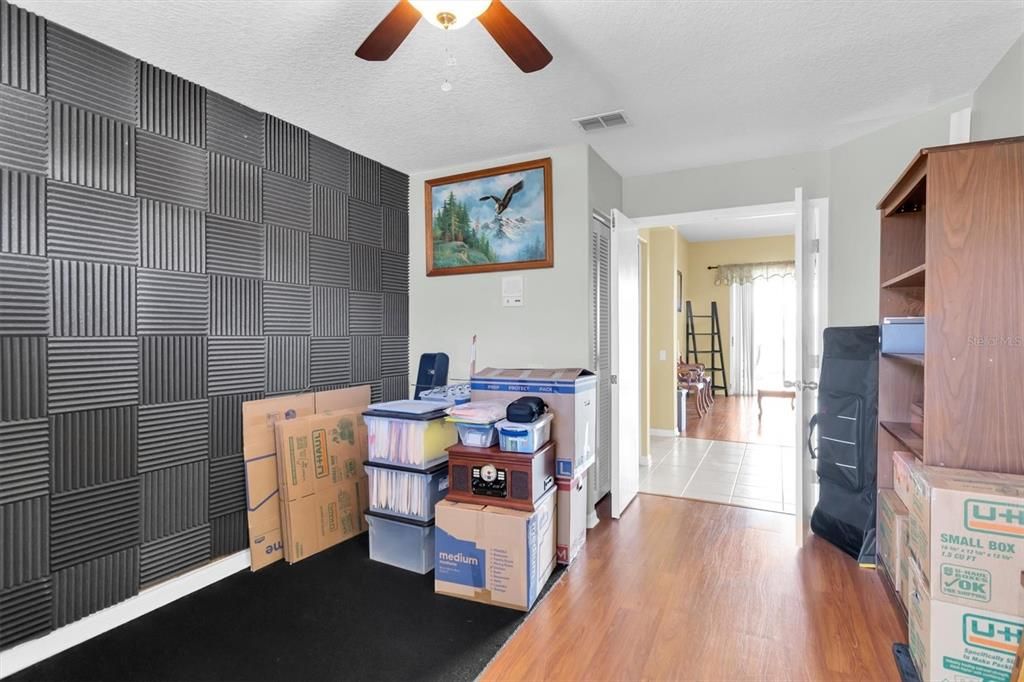 En Venta: $399,900 (4 camas, 3 baños, 2447 Pies cuadrados)