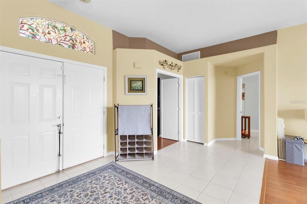 En Venta: $399,900 (4 camas, 3 baños, 2447 Pies cuadrados)