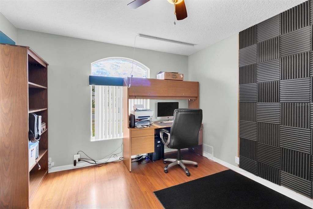 En Venta: $399,900 (4 camas, 3 baños, 2447 Pies cuadrados)