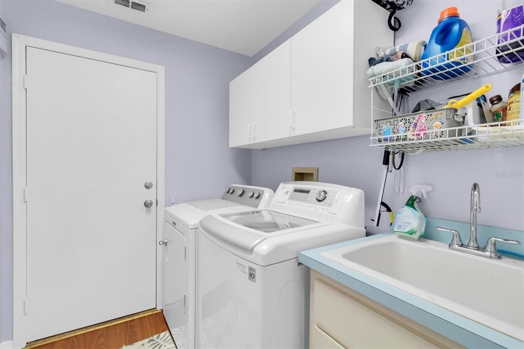 En Venta: $399,900 (4 camas, 3 baños, 2447 Pies cuadrados)