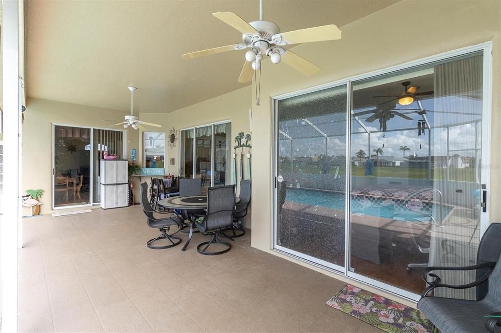 En Venta: $399,900 (4 camas, 3 baños, 2447 Pies cuadrados)