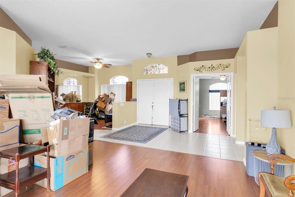 En Venta: $399,900 (4 camas, 3 baños, 2447 Pies cuadrados)