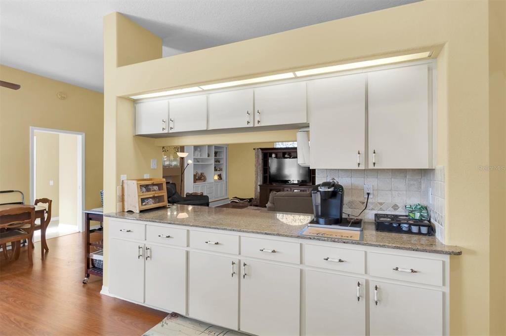 En Venta: $399,900 (4 camas, 3 baños, 2447 Pies cuadrados)