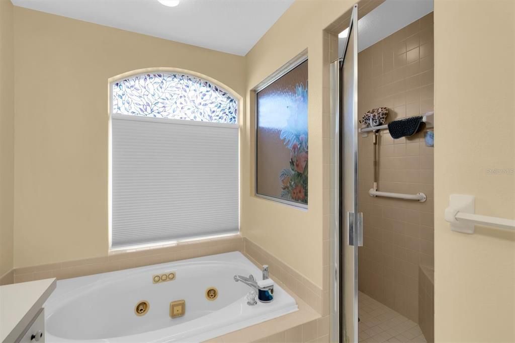 En Venta: $399,900 (4 camas, 3 baños, 2447 Pies cuadrados)