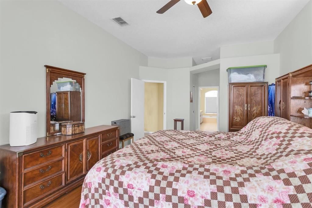 En Venta: $399,900 (4 camas, 3 baños, 2447 Pies cuadrados)