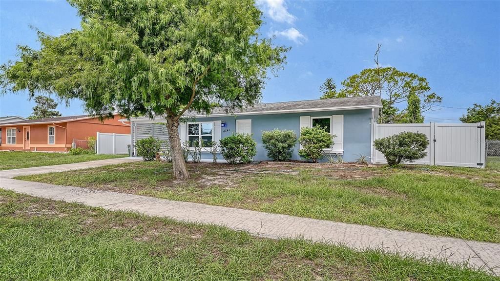For Sale: $275,000 (2 beds, 2 baths, 1260 Square Feet)