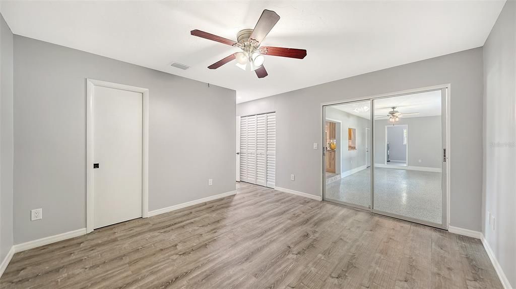 For Sale: $275,000 (2 beds, 2 baths, 1260 Square Feet)