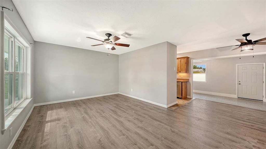 For Sale: $275,000 (2 beds, 2 baths, 1260 Square Feet)