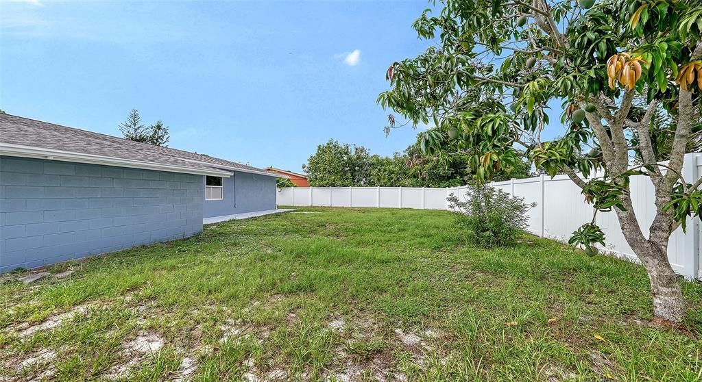 For Sale: $275,000 (2 beds, 2 baths, 1260 Square Feet)