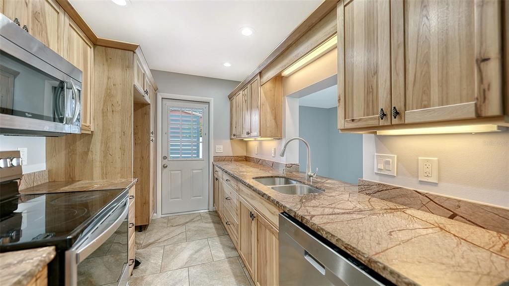 For Sale: $275,000 (2 beds, 2 baths, 1260 Square Feet)