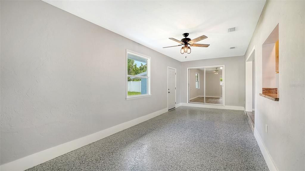 For Sale: $275,000 (2 beds, 2 baths, 1260 Square Feet)