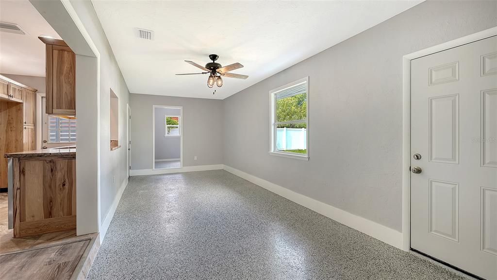 For Sale: $275,000 (2 beds, 2 baths, 1260 Square Feet)
