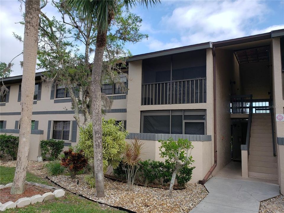 For Rent: $1,400 (2 beds, 2 baths, 900 Square Feet)
