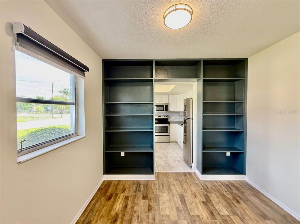 В аренду: $1,700 (2 спален, 1 ванн, 805 Квадратных фут)
