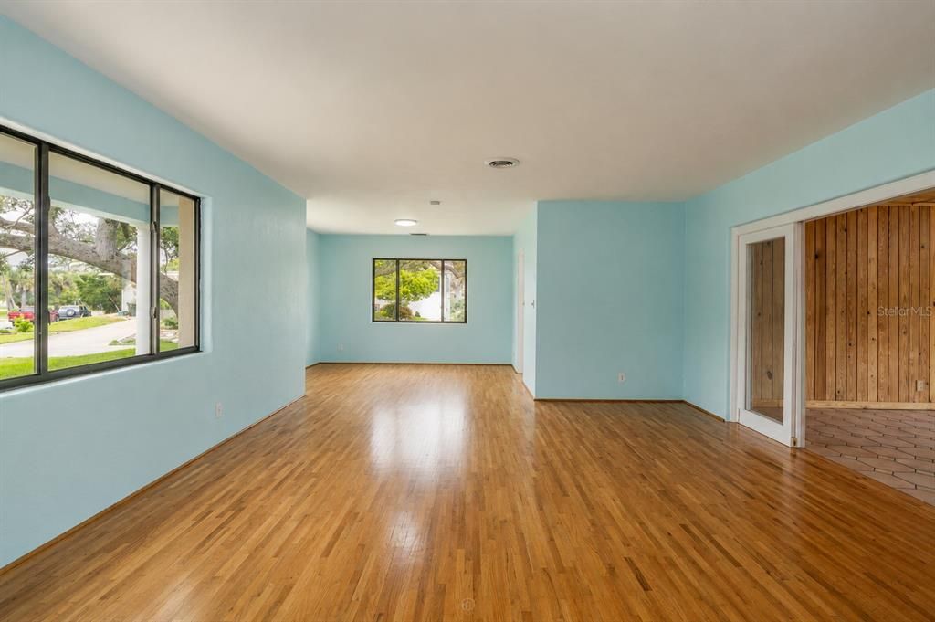 For Sale: $399,000 (4 beds, 3 baths, 2285 Square Feet)