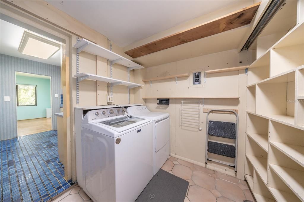 For Sale: $399,000 (4 beds, 3 baths, 2285 Square Feet)