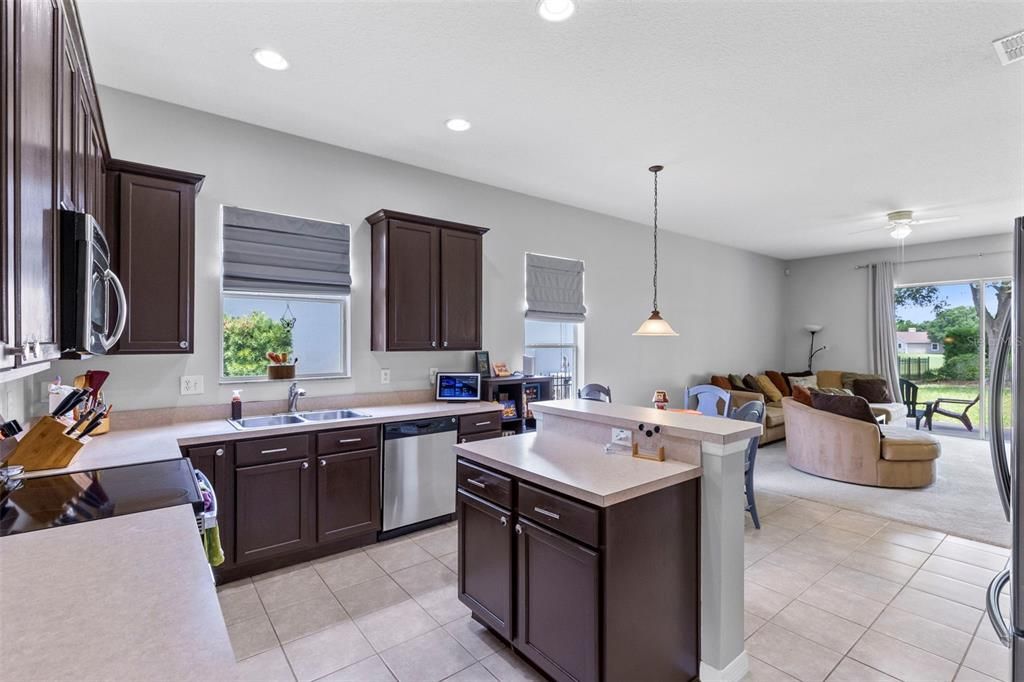 For Sale: $349,900 (4 beds, 2 baths, 1990 Square Feet)