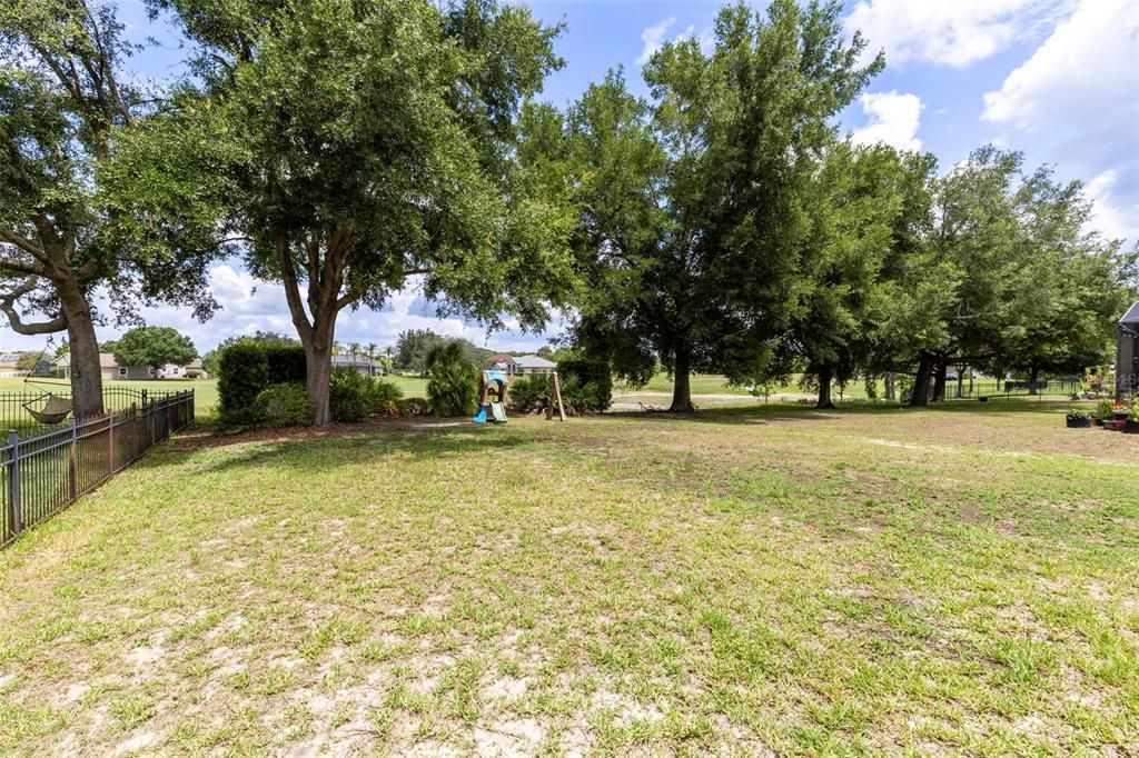For Sale: $349,900 (4 beds, 2 baths, 1990 Square Feet)