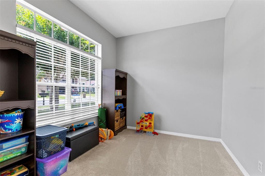For Sale: $349,900 (4 beds, 2 baths, 1990 Square Feet)