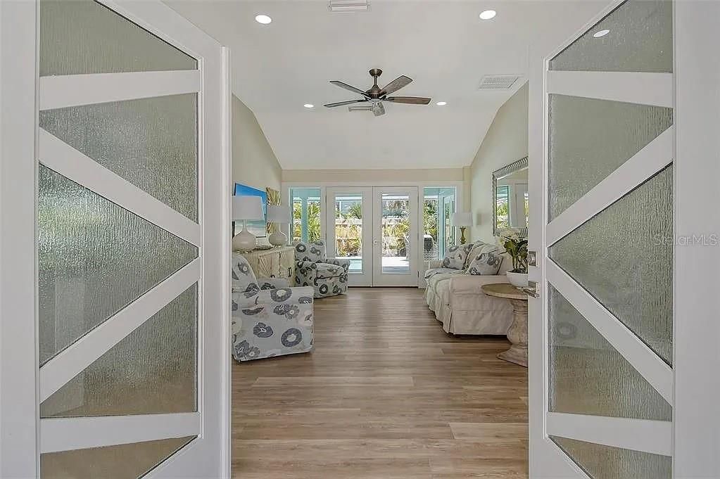For Rent: $7,000 (4 beds, 3 baths, 2439 Square Feet)