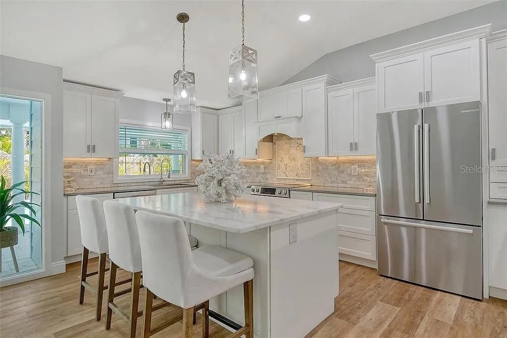 For Rent: $7,000 (4 beds, 3 baths, 2439 Square Feet)