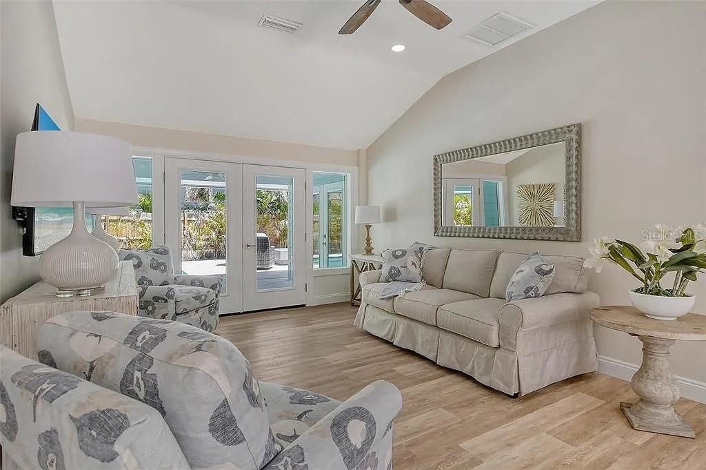 For Rent: $7,000 (4 beds, 3 baths, 2439 Square Feet)