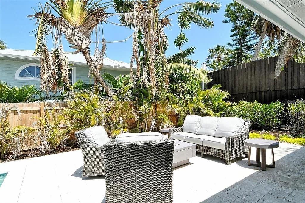 For Rent: $7,000 (4 beds, 3 baths, 2439 Square Feet)