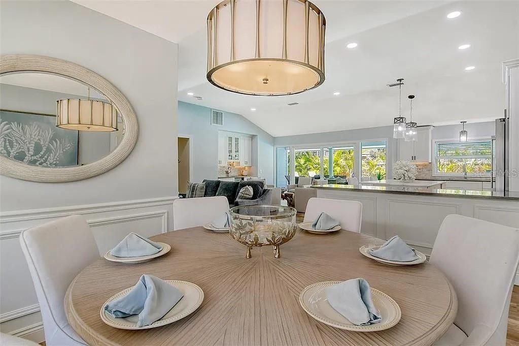 For Rent: $7,000 (4 beds, 3 baths, 2439 Square Feet)