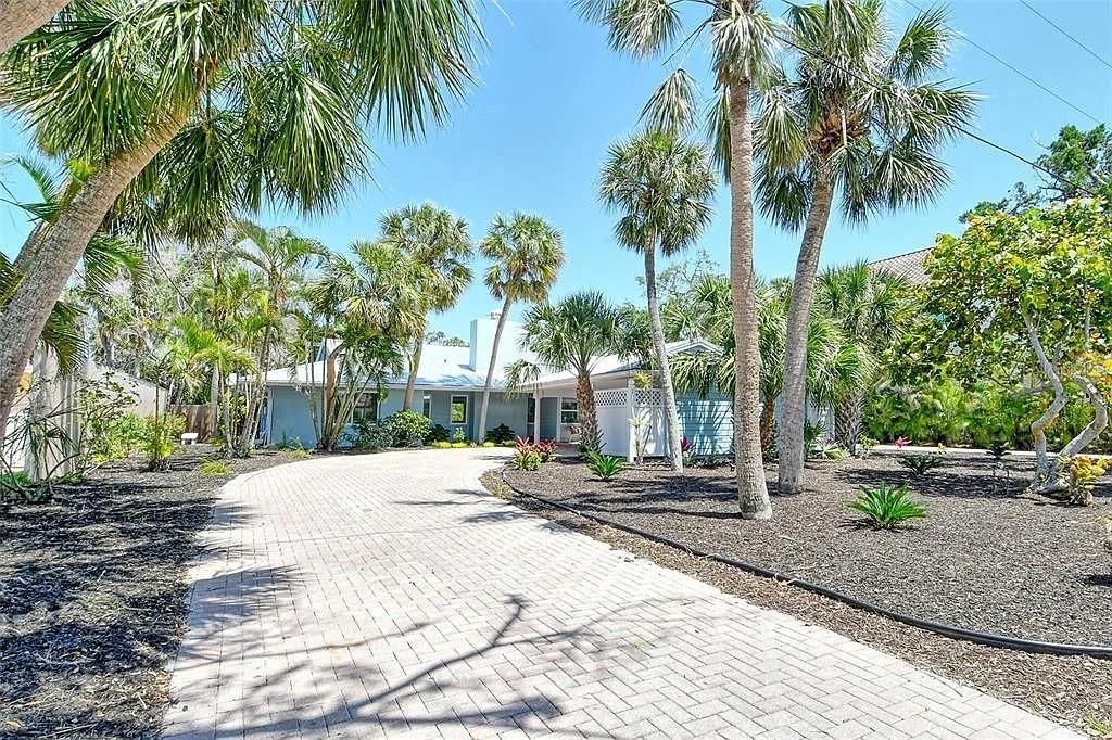 For Rent: $7,000 (4 beds, 3 baths, 2439 Square Feet)