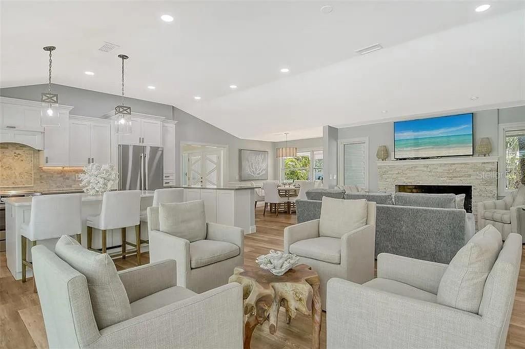 For Rent: $7,000 (4 beds, 3 baths, 2439 Square Feet)
