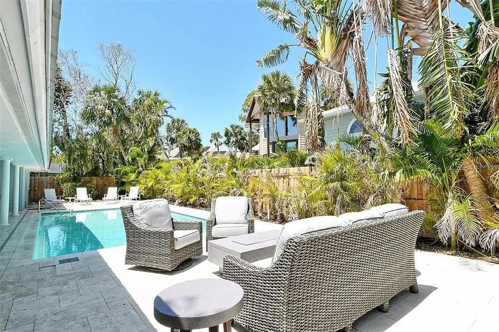 For Rent: $7,000 (4 beds, 3 baths, 2439 Square Feet)