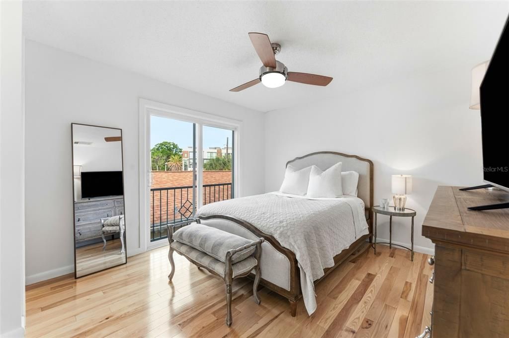 For Rent: $3,600 (2 beds, 2 baths, 1376 Square Feet)