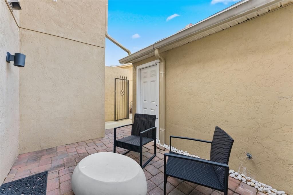 For Rent: $3,600 (2 beds, 2 baths, 1376 Square Feet)