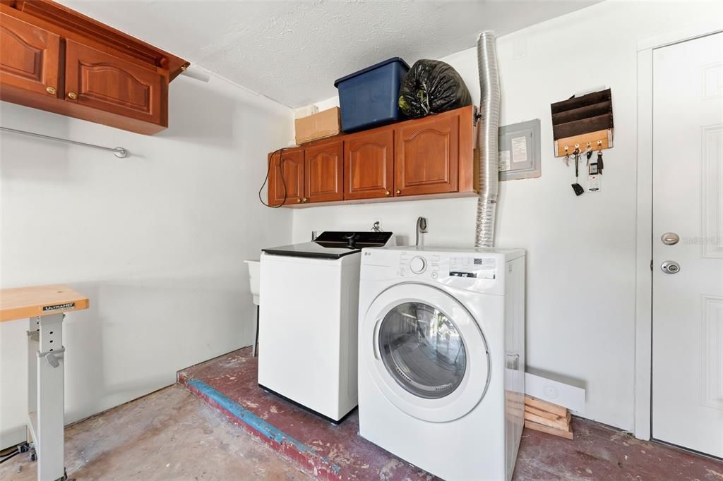 For Rent: $3,600 (2 beds, 2 baths, 1376 Square Feet)