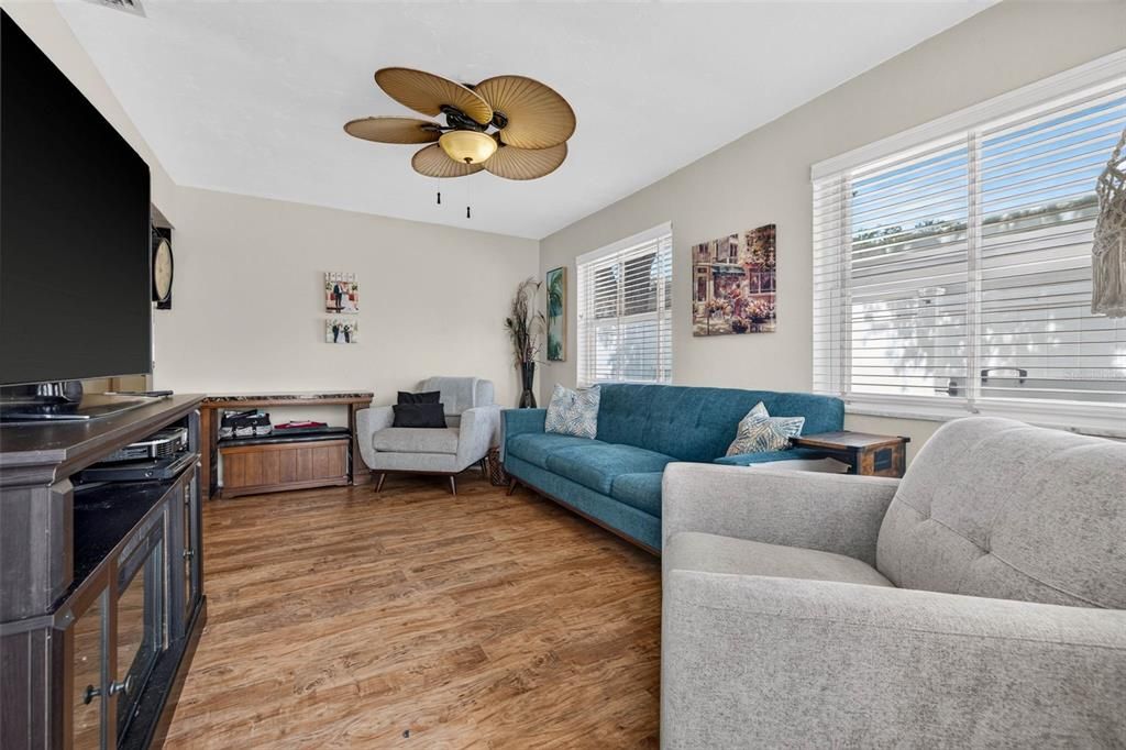For Sale: $489,000 (3 beds, 2 baths, 1412 Square Feet)
