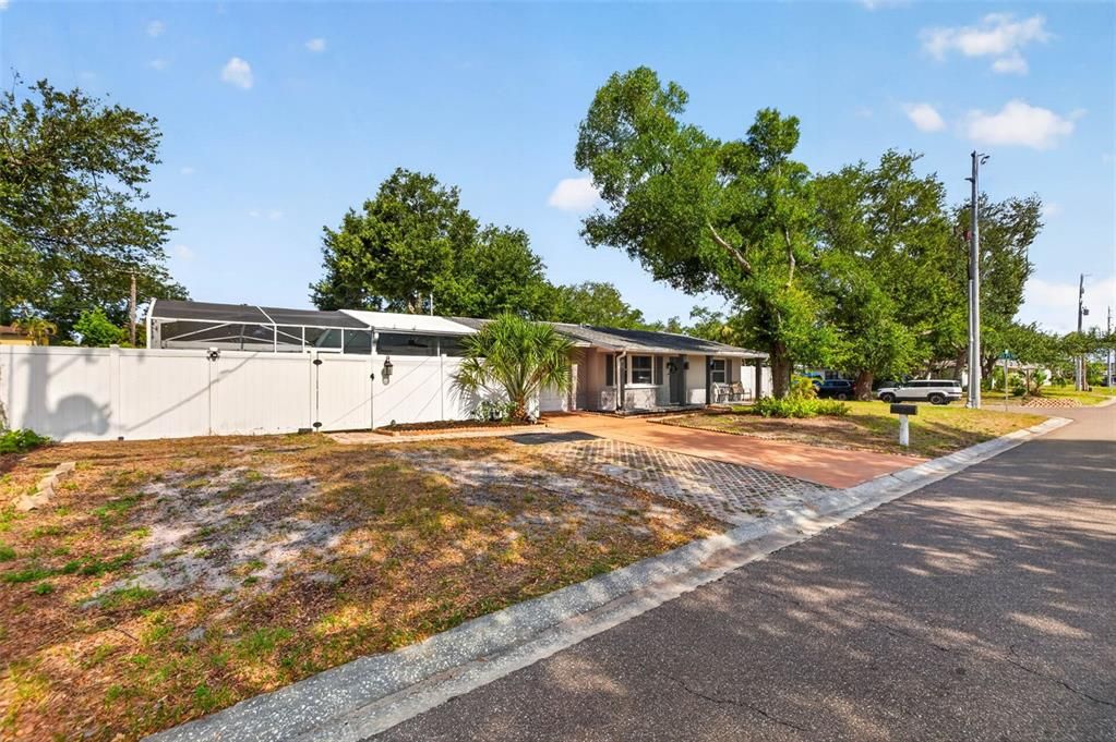 For Sale: $489,000 (3 beds, 2 baths, 1412 Square Feet)