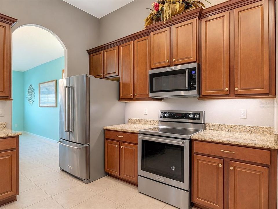 For Sale: $425,000 (3 beds, 2 baths, 2246 Square Feet)