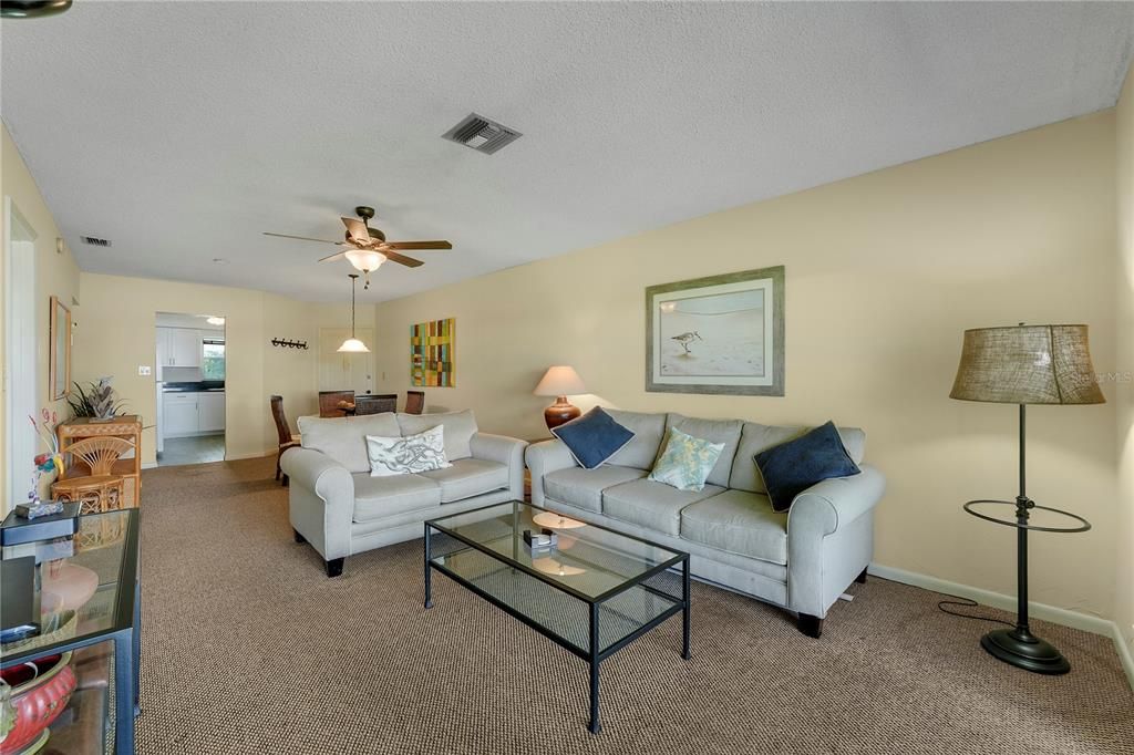 For Sale: $339,000 (2 beds, 2 baths, 1088 Square Feet)