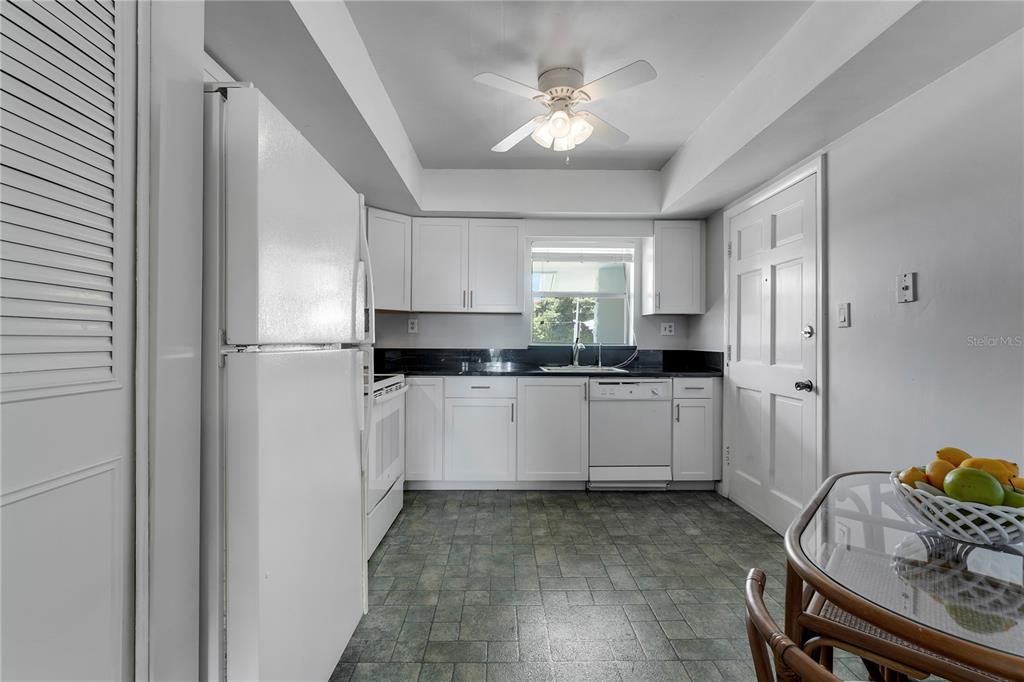 For Sale: $339,000 (2 beds, 2 baths, 1088 Square Feet)