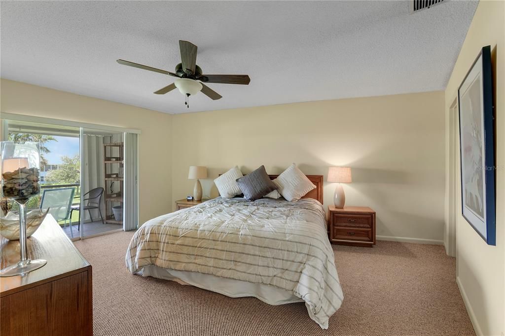 For Sale: $339,000 (2 beds, 2 baths, 1088 Square Feet)
