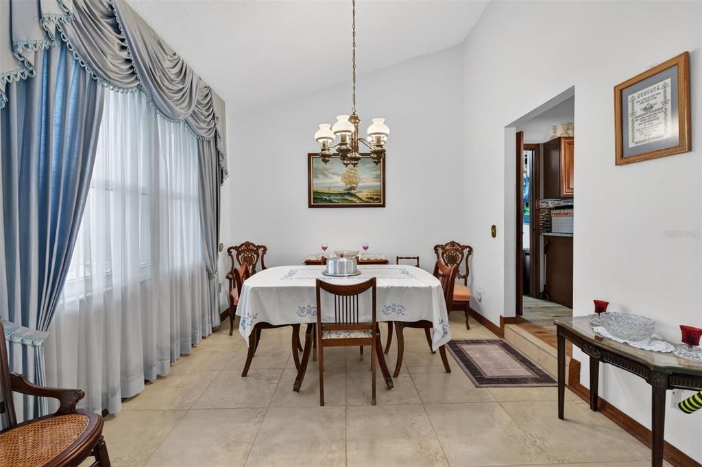 En Venta: $435,900 (3 camas, 2 baños, 1757 Pies cuadrados)