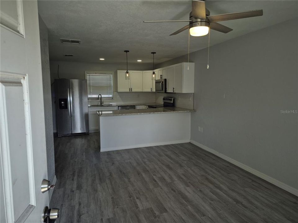 For Rent: $1,250 (1 beds, 1 baths, 600 Square Feet)