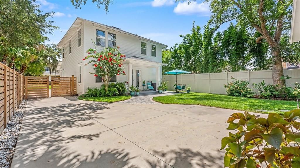 For Sale: $749,900 (4 beds, 3 baths, 2272 Square Feet)