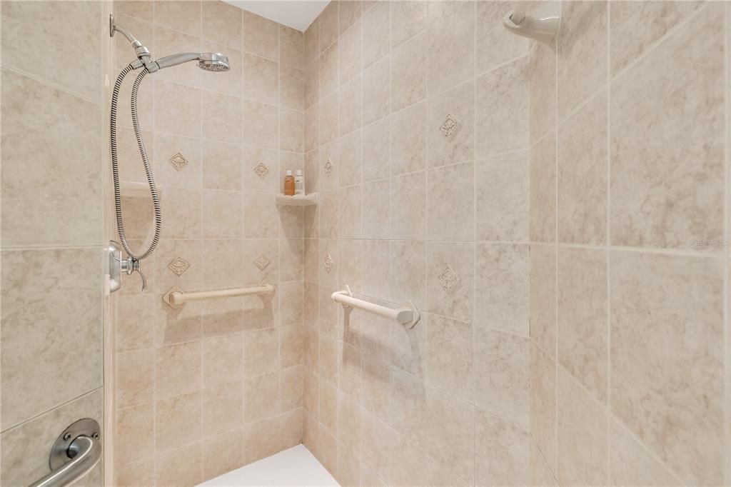 For Rent: $4,400 (2 beds, 2 baths, 1798 Square Feet)