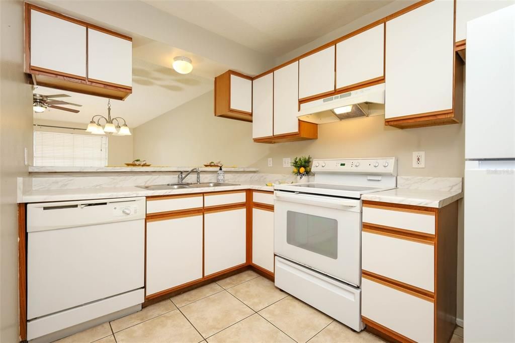 En Venta: $225,000 (2 camas, 2 baños, 1098 Pies cuadrados)