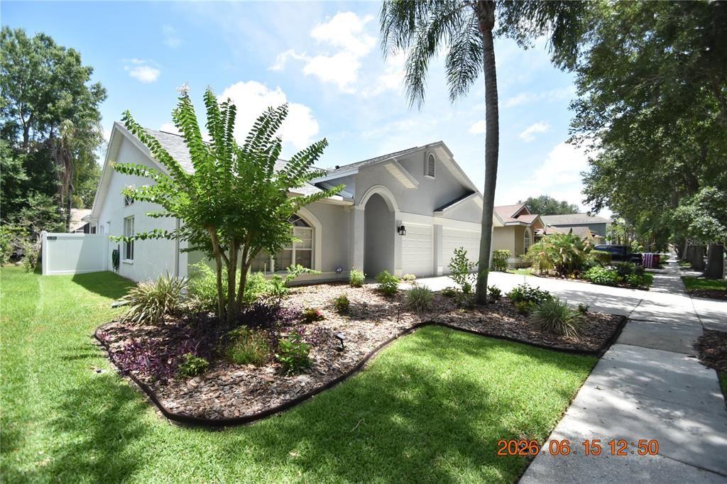 For Rent: $2,895 (3 beds, 2 baths, 2041 Square Feet)