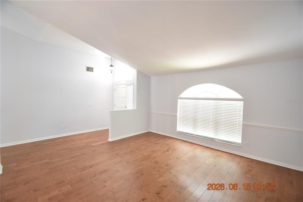 For Rent: $2,895 (3 beds, 2 baths, 2041 Square Feet)