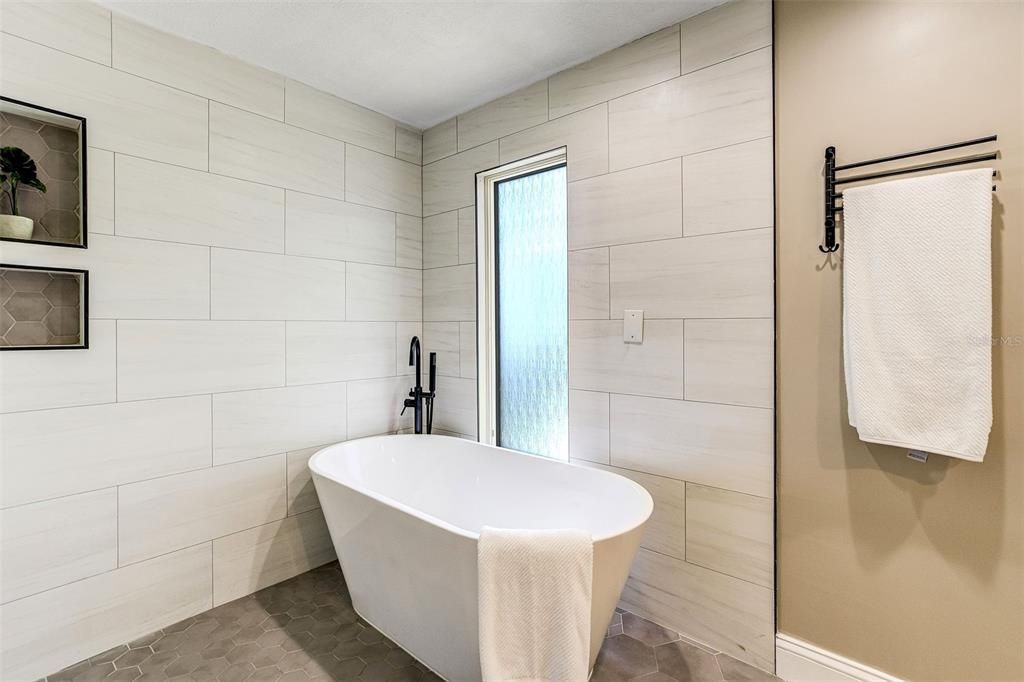 For Sale: $524,900 (3 beds, 2 baths, 1648 Square Feet)