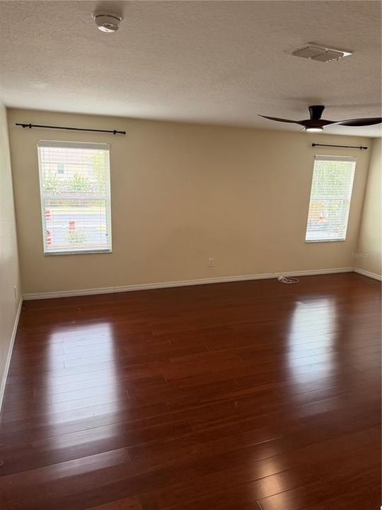 For Sale: $345,999 (3 beds, 2 baths, 1829 Square Feet)
