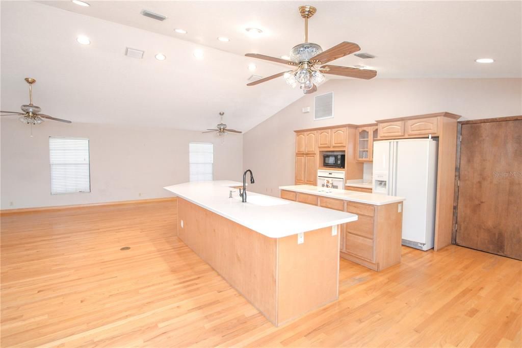 For Sale: $525,000 (3 beds, 2 baths, 2109 Square Feet)